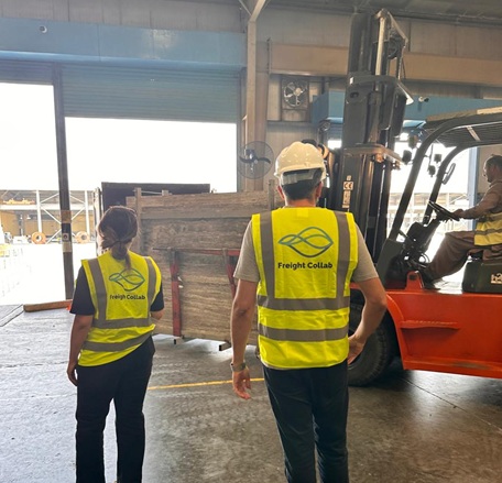 Stones and large tiles logistics